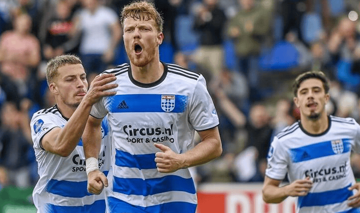 居首位的是 居首位的是